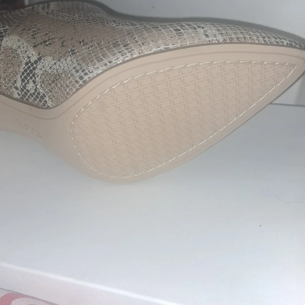 NWT LUCCA LANE SHOE/BOOTIE - Picture 3 of 6